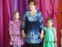 Мезенина Ольга и внучки Валерия и Софья